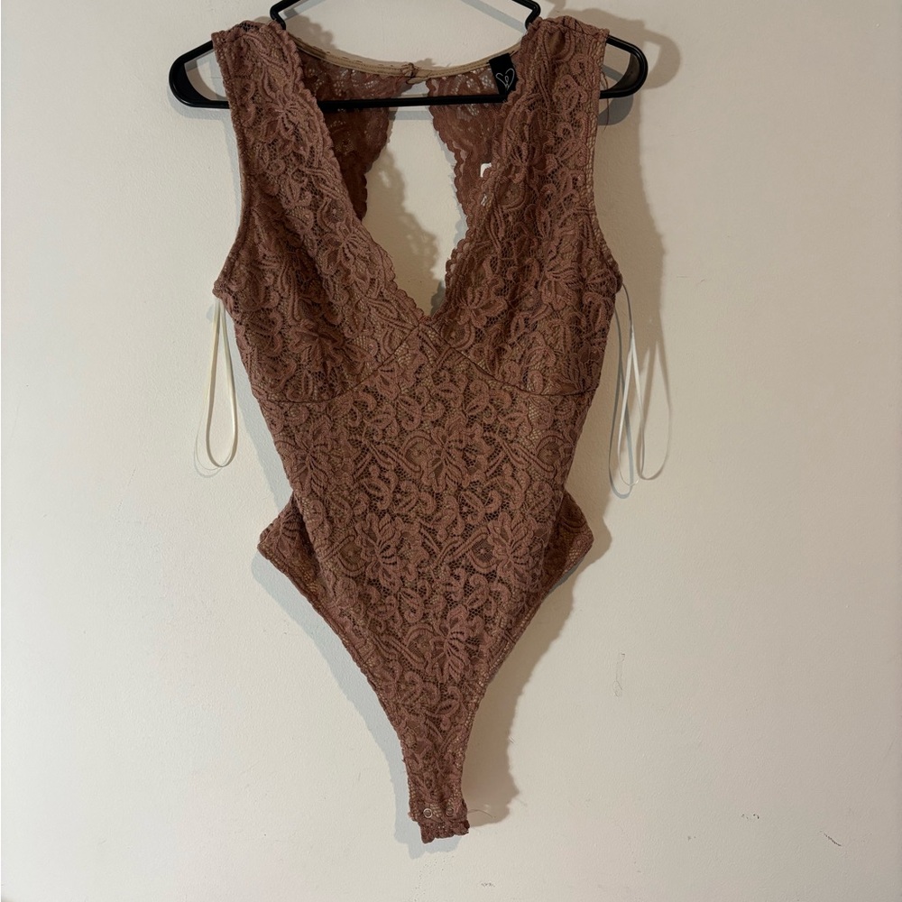 Windsor Size Large Mauve Lace VNeck Bodysuit NWT Back Cut Off Casual